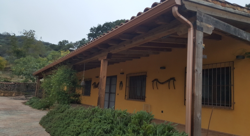 CASA Y PARCELA EN EL FRESNO